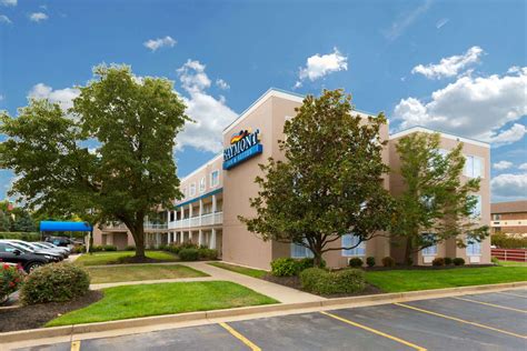 baymont hotel louisville ky.